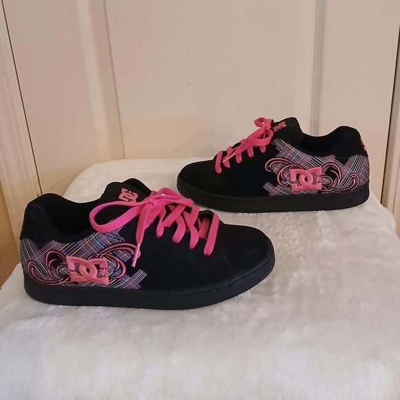 RARE DC Women's Pixie 4 Black & Pink Argyle Skateboard Shoes w Embroidered Logo - Picture 4 of 8